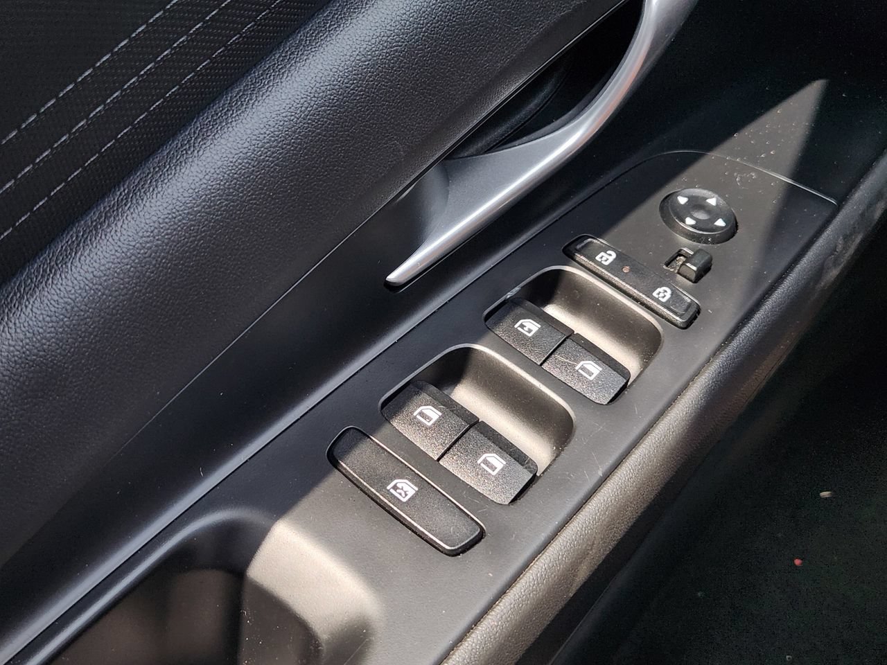 Certified 2025 Hyundai Elantra SE FWD image 23
