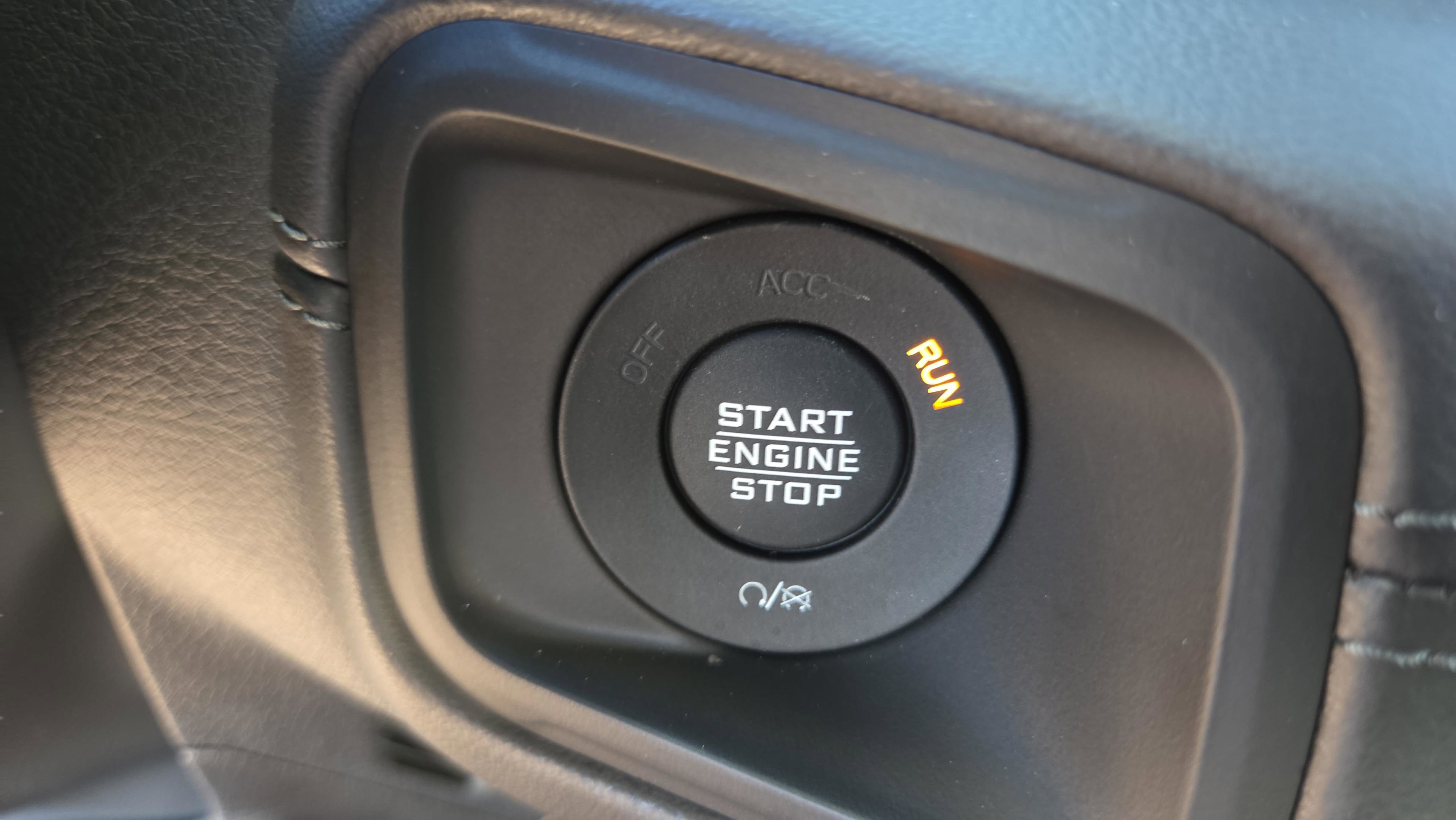 Used 2025 Jeep Wrangler Unlimited Rubicon w/ Technology Group image 35