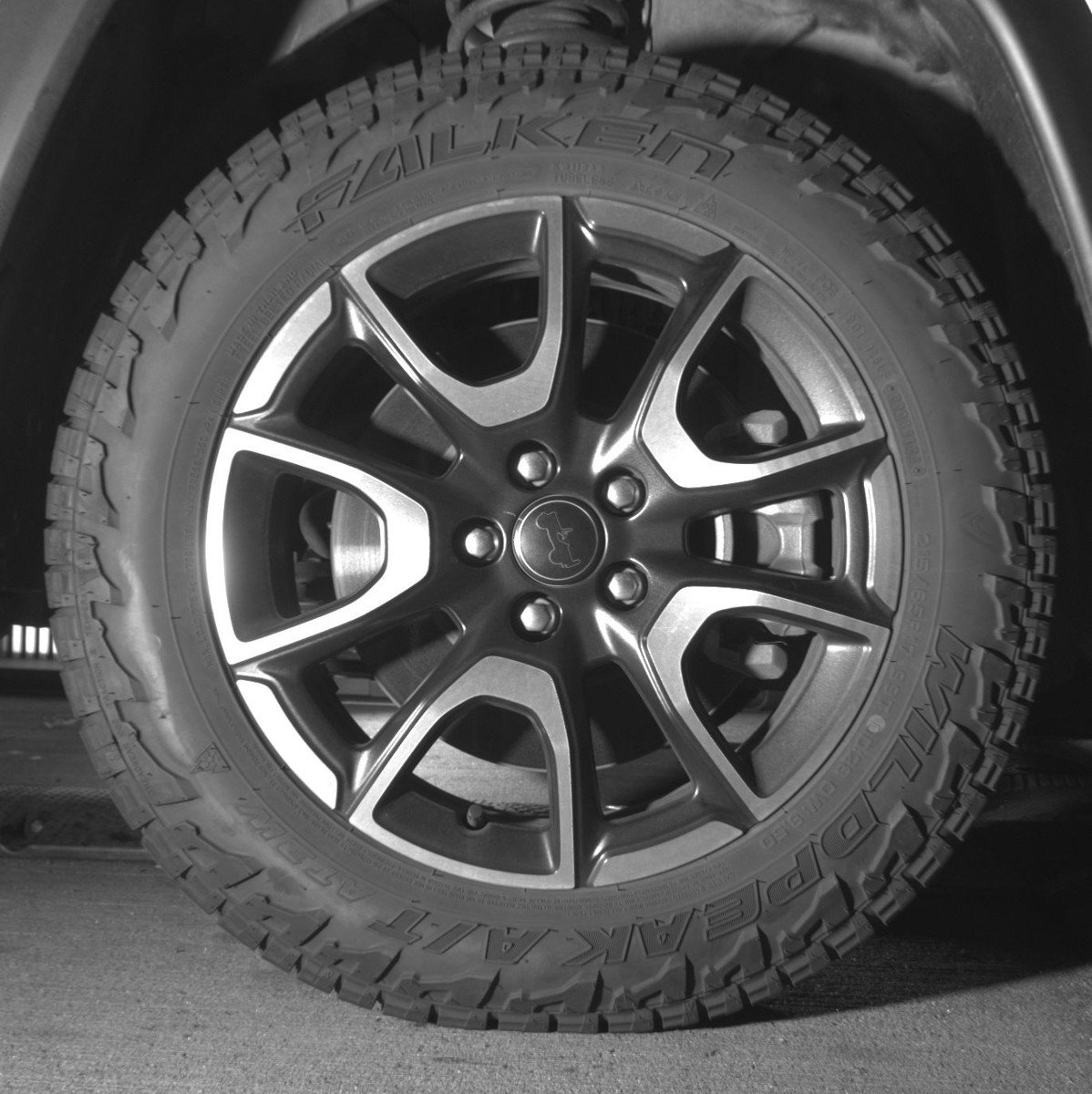 Used 2025 Jeep Compass Trailhawk AWD/4WD image 13