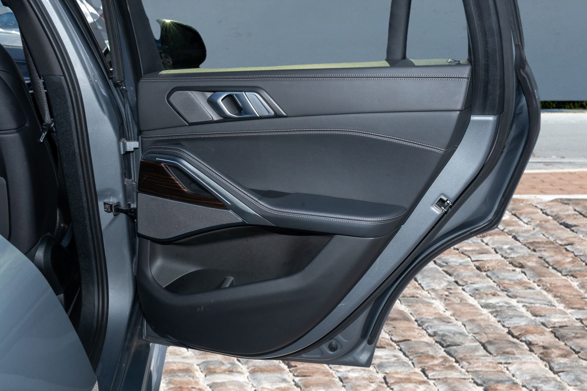 Used 2024 BMW X6 xDrive40i w/ Premium Package image 14