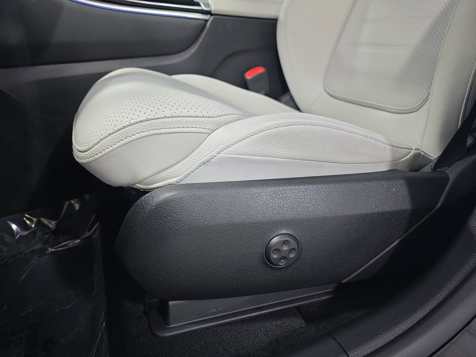 Certified 2025 Mercedes-Benz GLC 300 4MATIC image 28