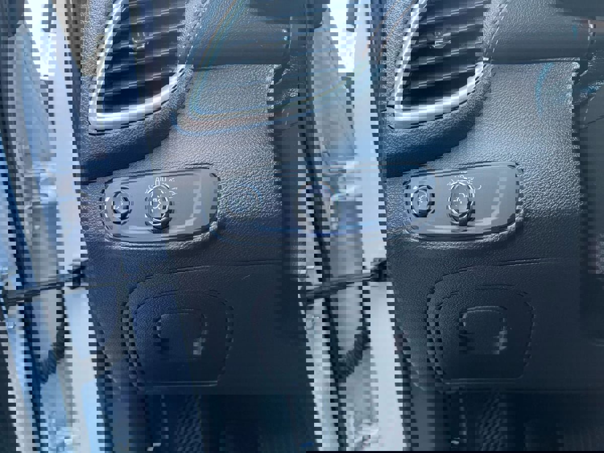 Used 2020 Chevrolet Trax LT w/ Sun & Sound Package image 17