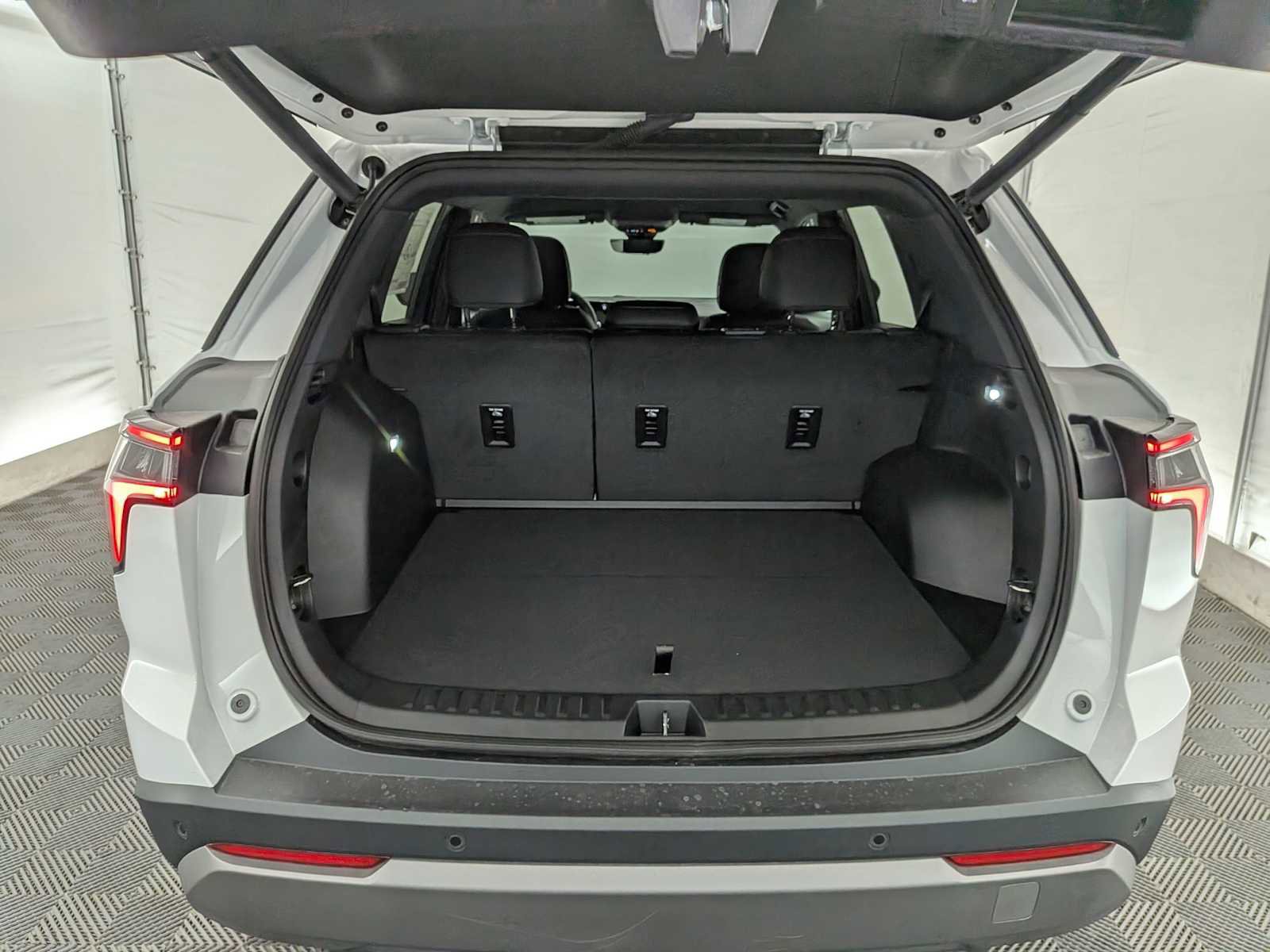 New 2026 Chevrolet Equinox LT w/ Convenience Package II image 31