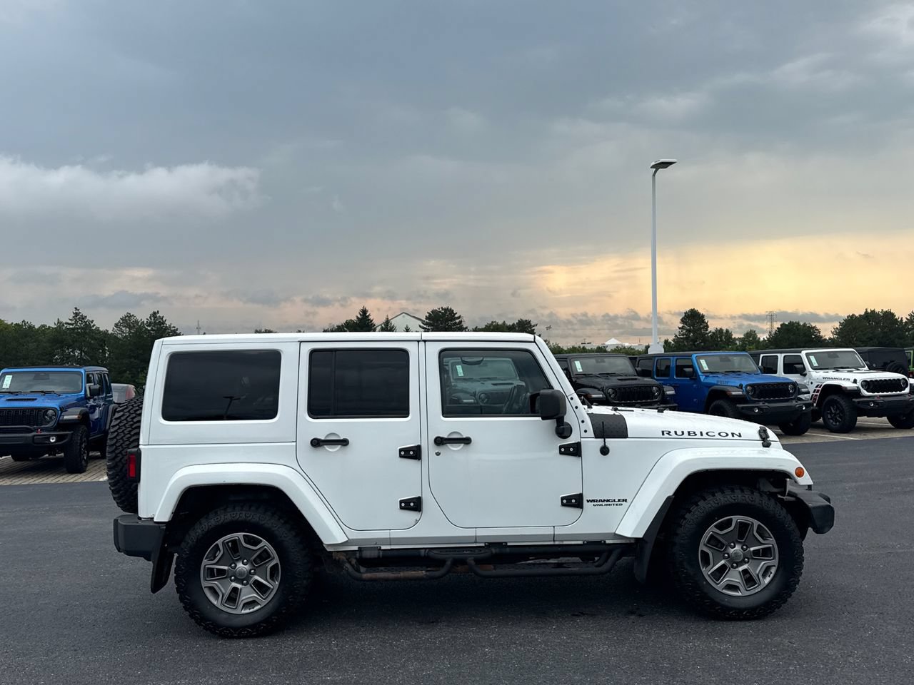 Used 2014 Jeep Wrangler Unlimited Rubicon w/ Connectivity Group AWD/4WD image 2