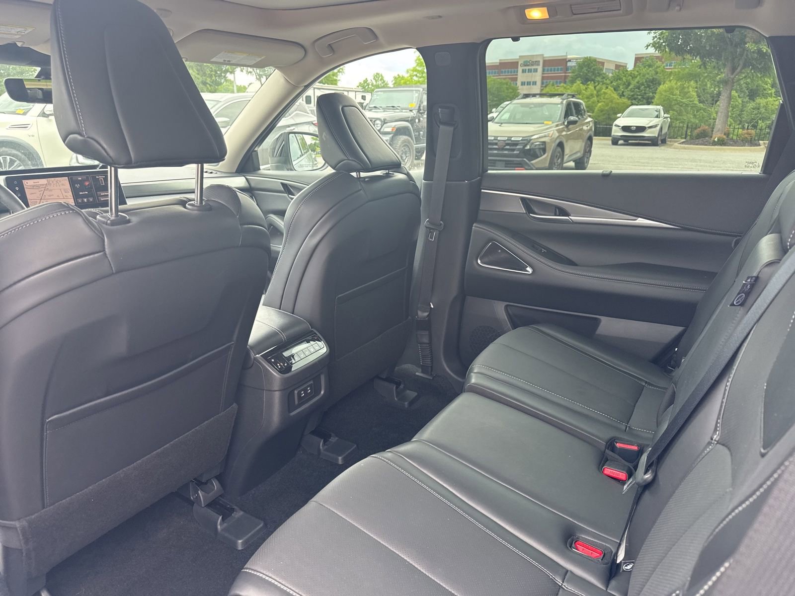 Used 2026 INFINITI QX60 Luxe w/ Cargo Package AWD/4WD image 11