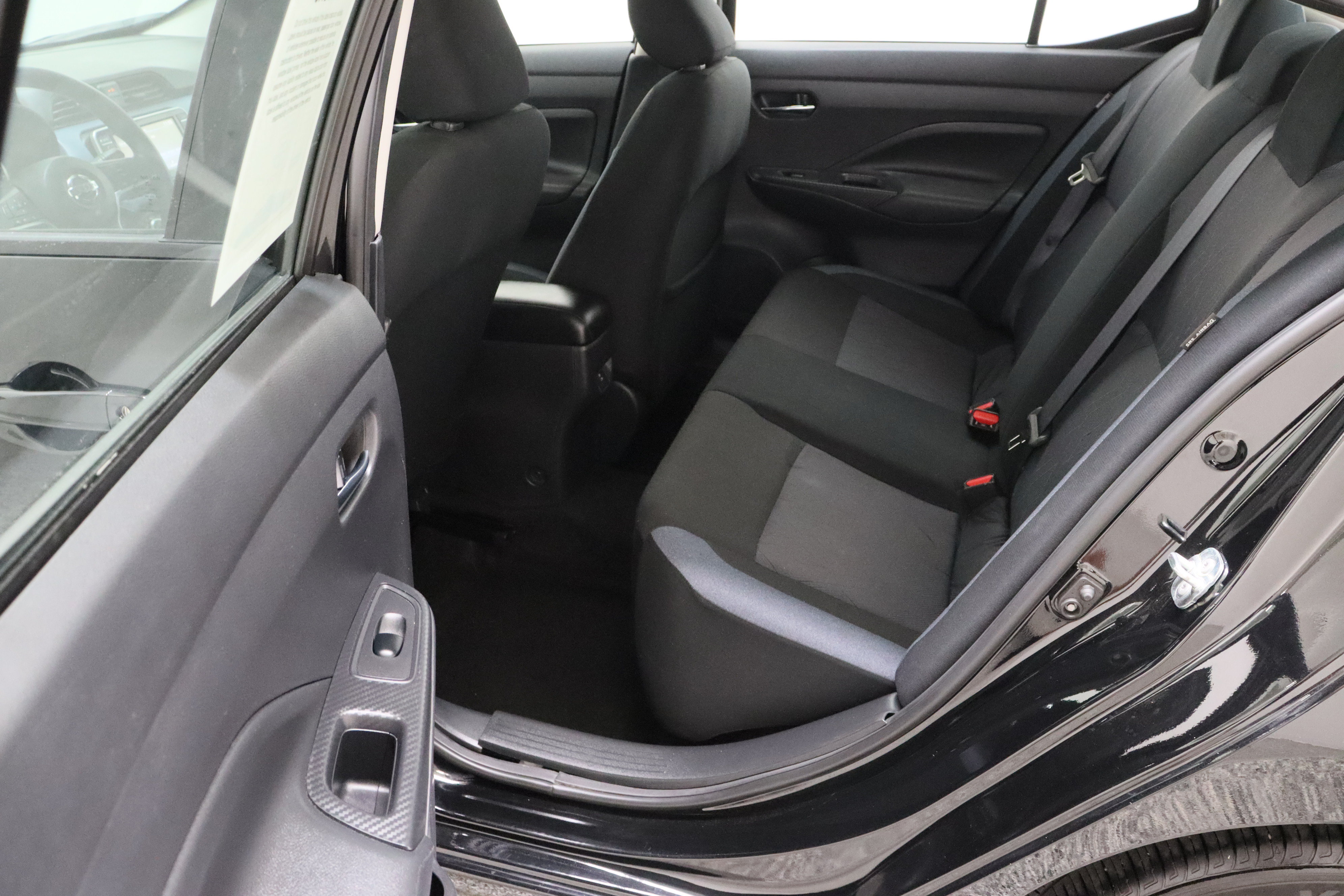 Used 2025 Nissan Versa SV FWD image 27