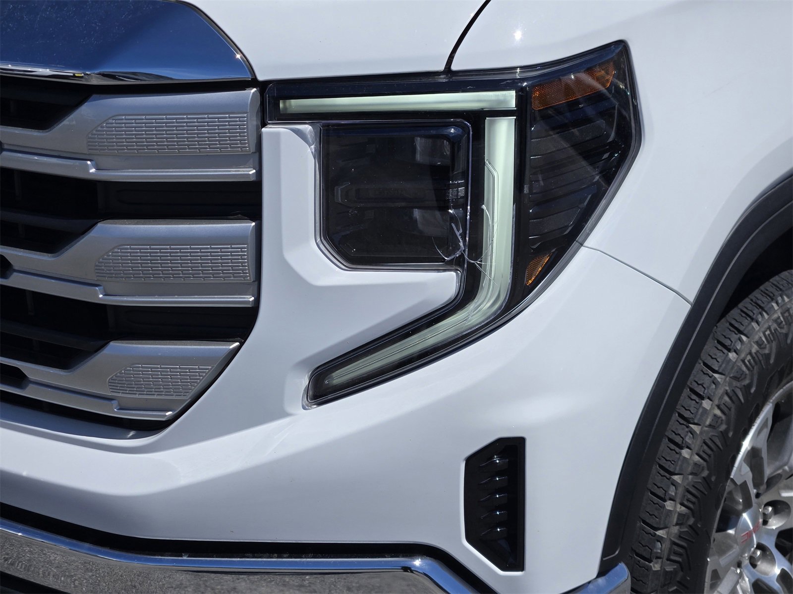 Used 2023 GMC Sierra 1500 SLE image 8