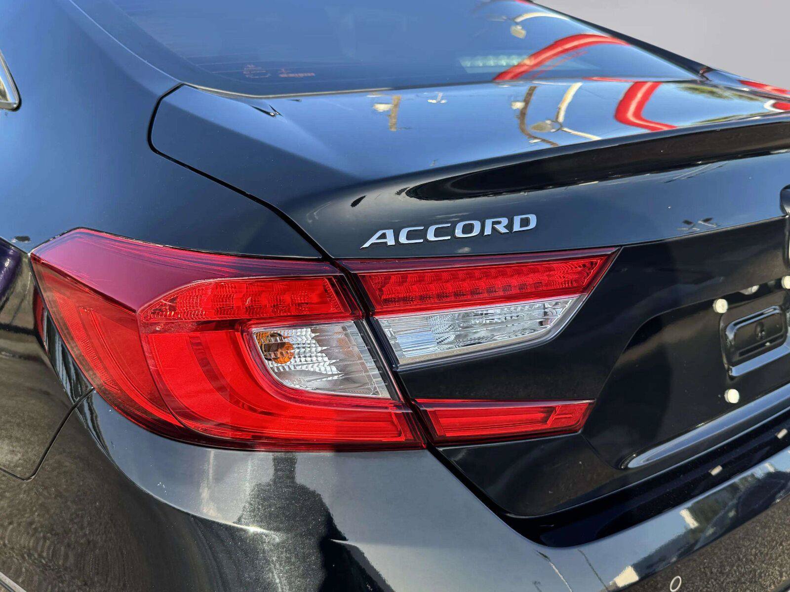 Used 2018 Honda Accord Touring image 45