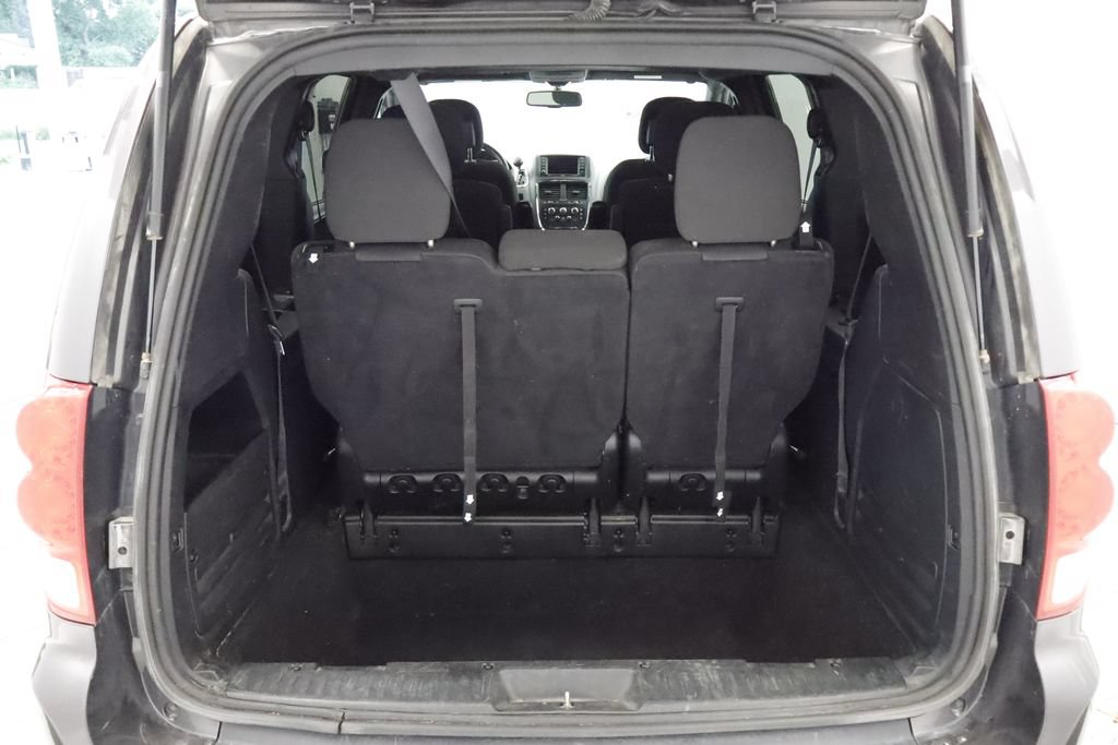 Used 2018 Dodge Grand Caravan SE FWD image 12