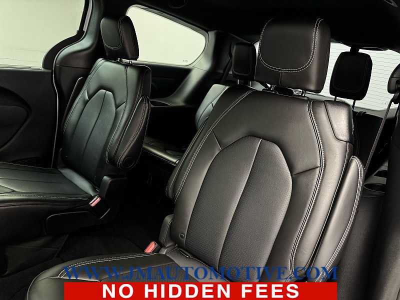 Used 2024 Chrysler Pacifica Touring-L w/ S Appearance Package AWD/4WD image 15