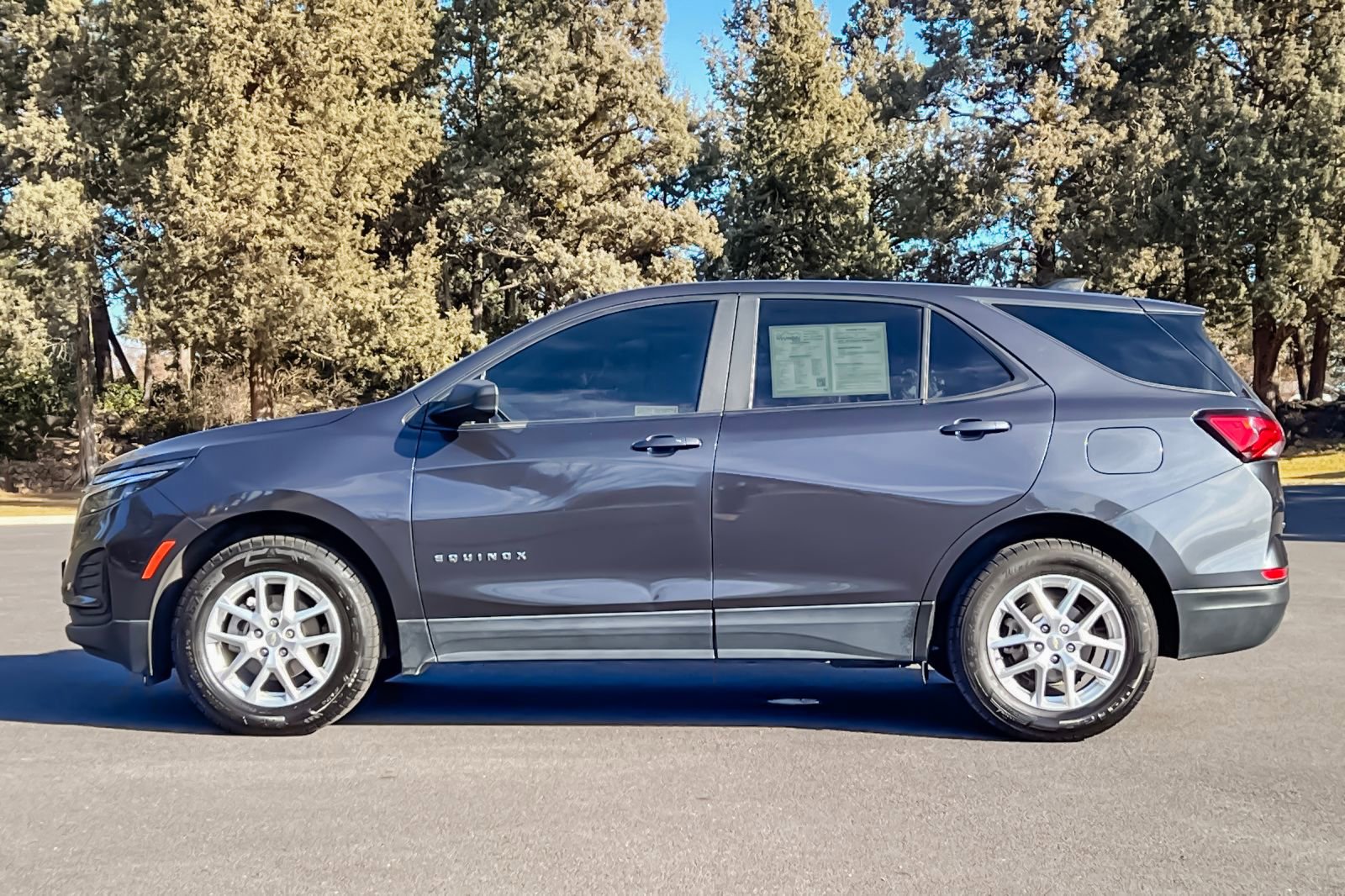 Used 2022 Chevrolet Equinox LS w/ LS Convenience Package image 8