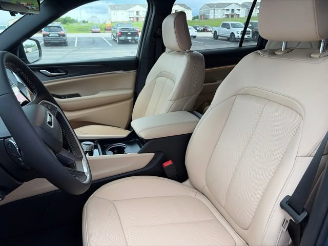 New 2026 Jeep Grand Cherokee L Limited w/ Luxury Tech Group II AWD/4WD image 16