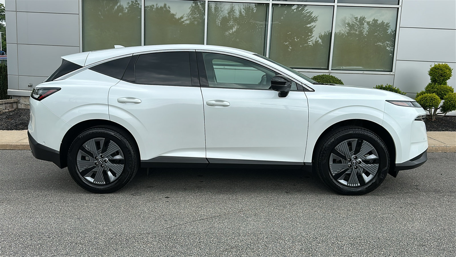 Certified 2025 Nissan Murano SL w/ Cargo Package AWD/4WD image 28