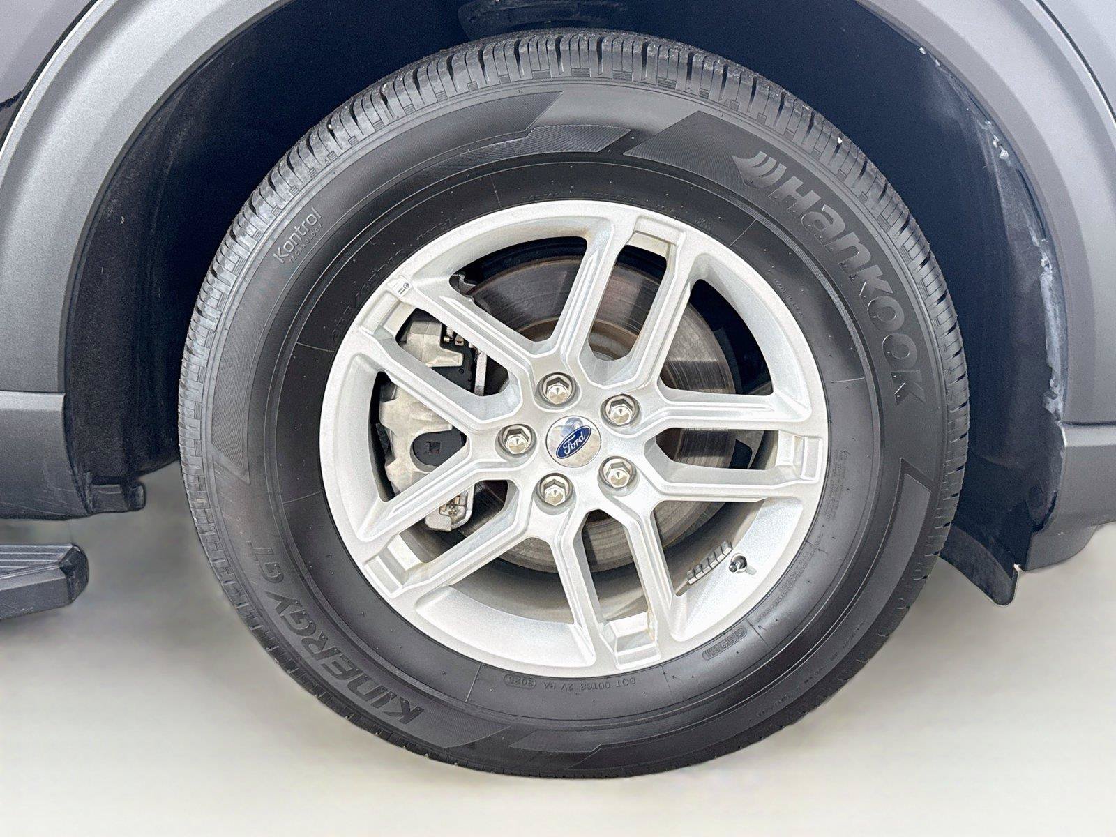 Used 2025 Ford Explorer Active RWD image 37