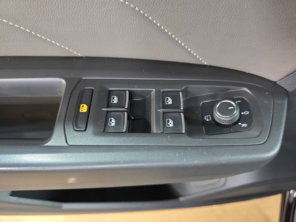 Used 2022 Volkswagen Atlas SEL Premium image 27