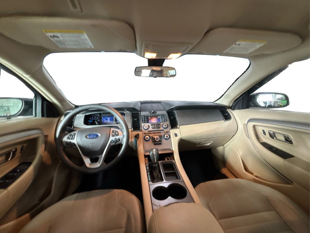 Used 2017 Ford Taurus SE image 25