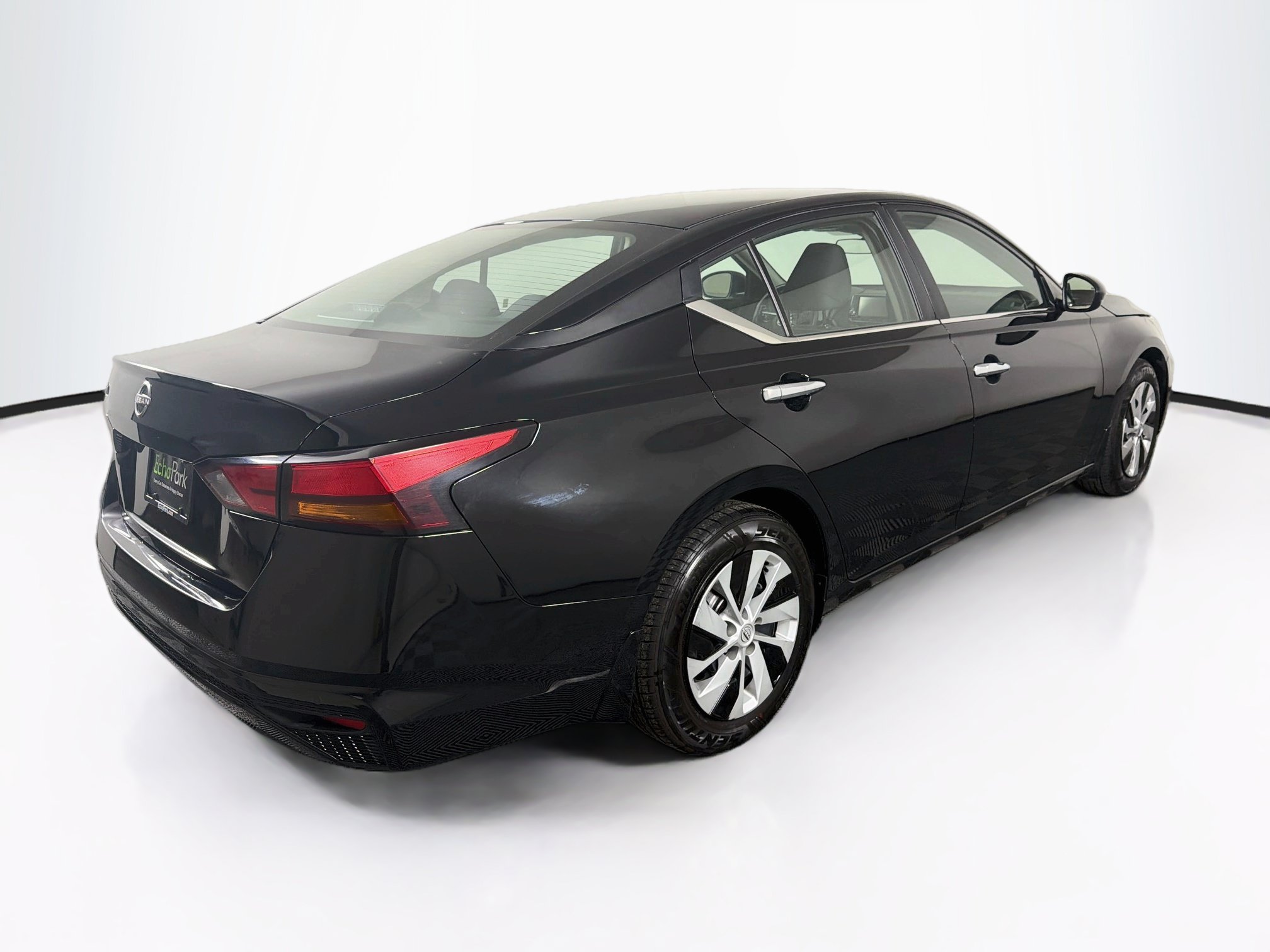 Used 2024 Nissan Altima 2.5 S FWD image 9