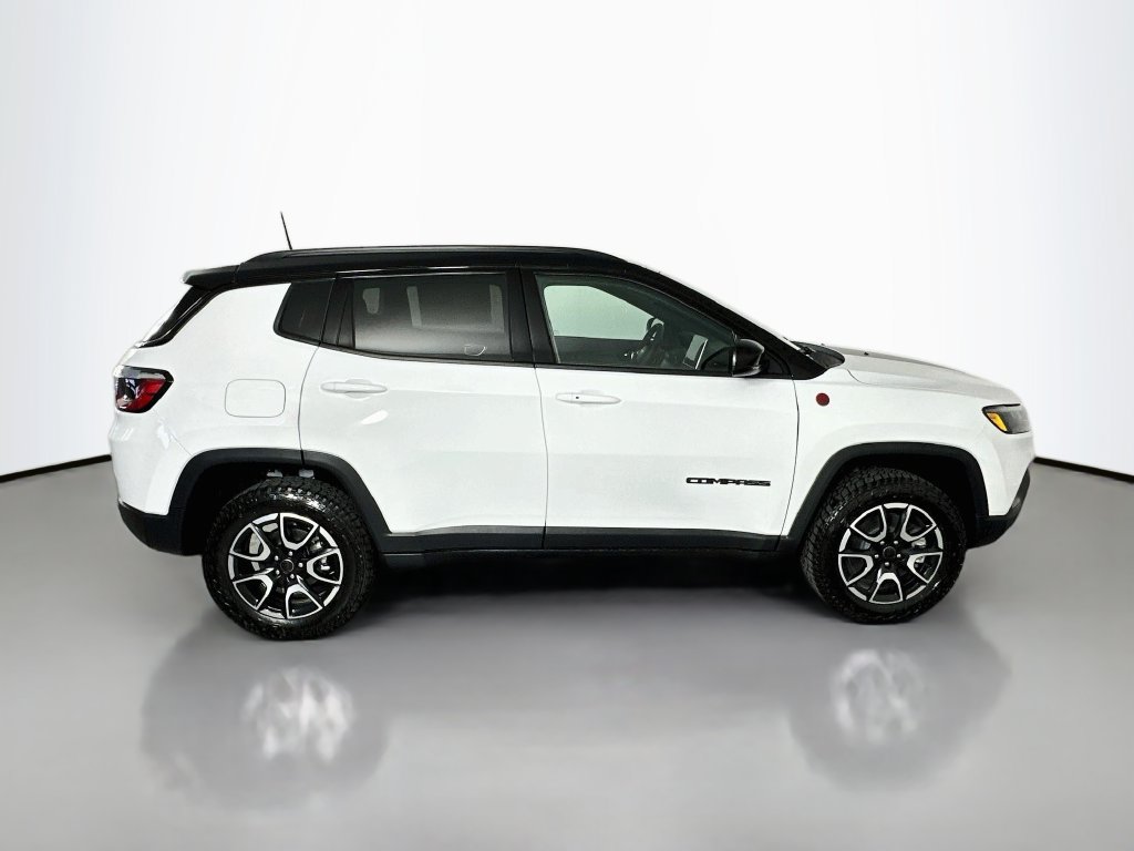 New 2026 Jeep Compass Trailhawk w/ Sun, Sound & Navigation Group AWD/4WD image 8