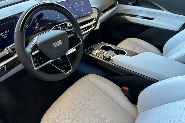 New 2026 Cadillac Lyriq Sport w/ LPO, Floor Liner Package AWD/4WD image 10