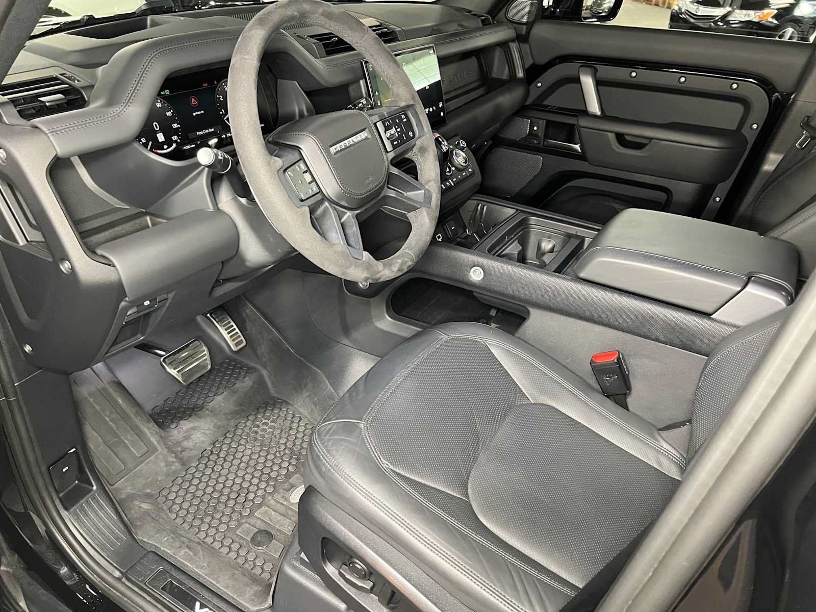 Used 2024 Land Rover Defender 110 V8 AWD/4WD image 24