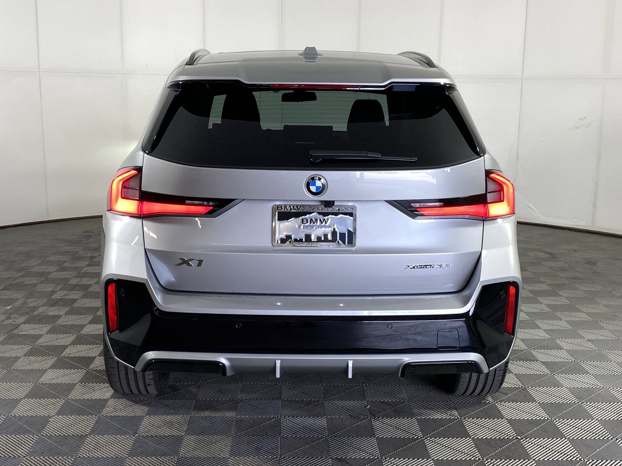 Used 2025 BMW X1 xDrive28i w/ Technology Package image 9