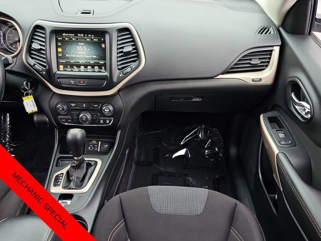Used 2017 Jeep Cherokee Latitude w/ Safety/Convenience Group image 10