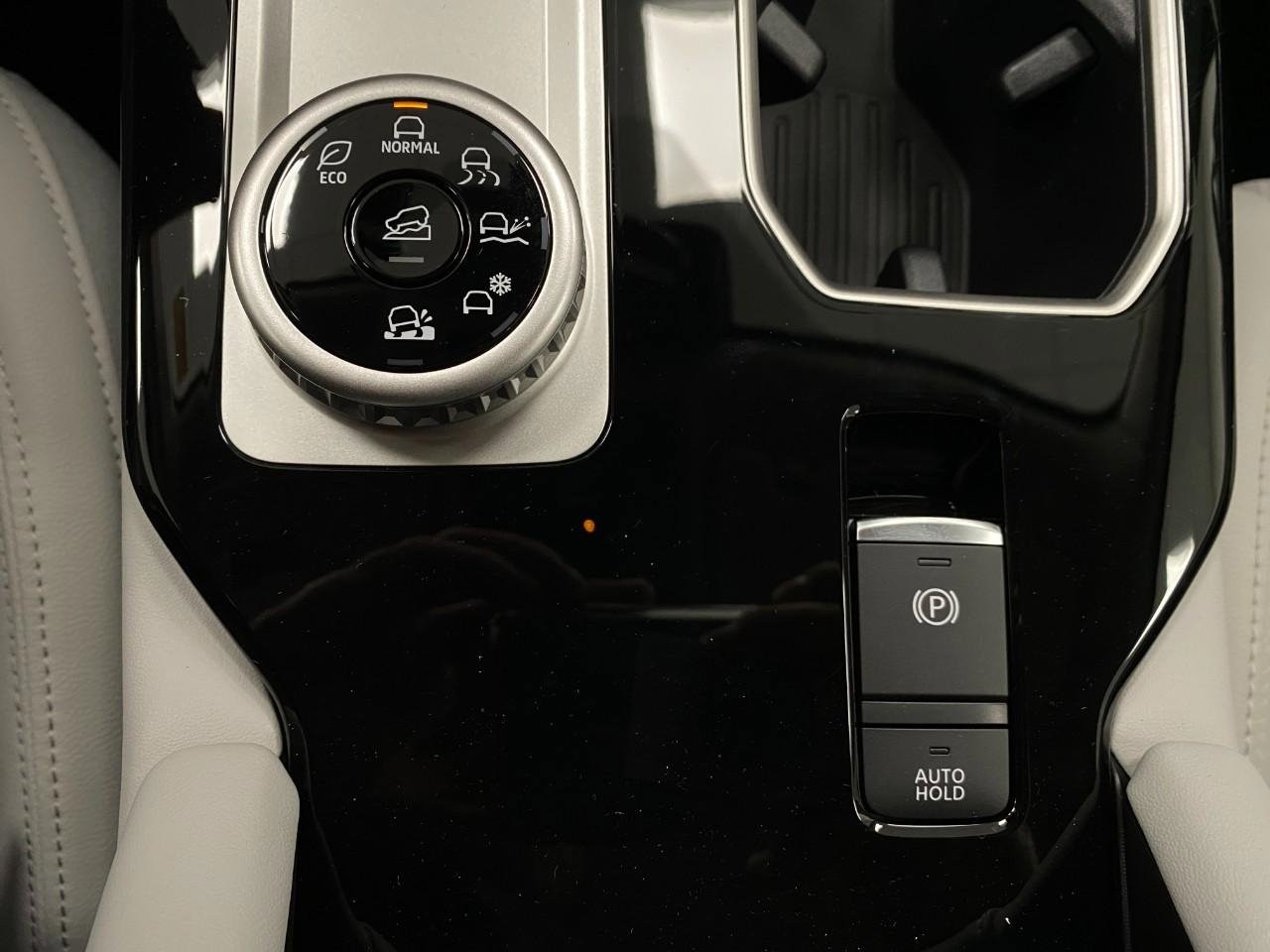 New 2025 Mitsubishi Outlander SEL image 28