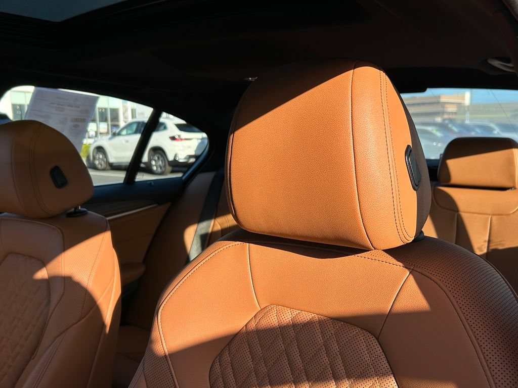 Used 2023 BMW 540i w/ Convenience Package RWD image 14