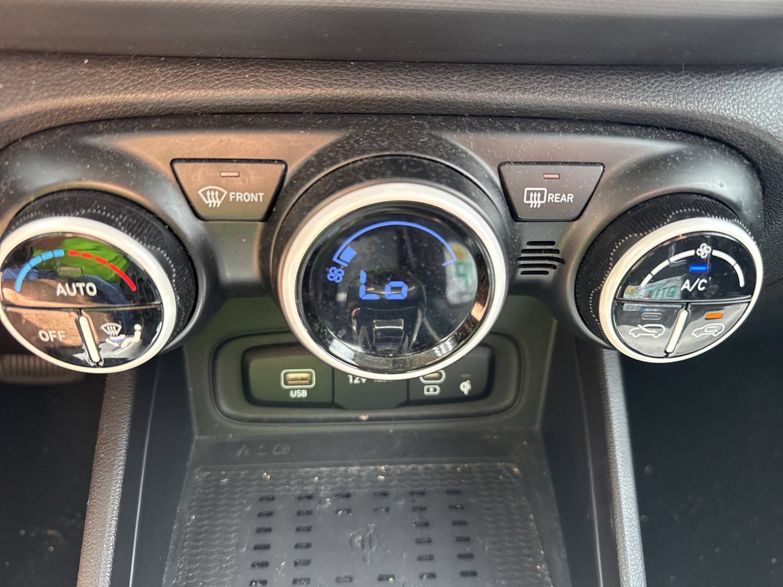 Used 2023 Hyundai Venue Limited FWD image 34