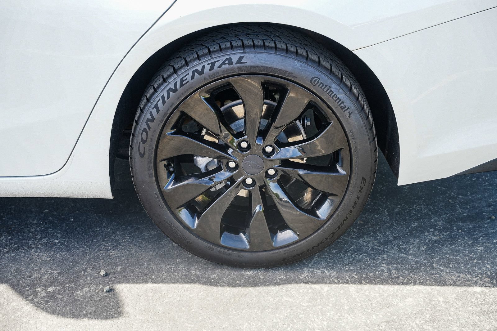 Used 2018 Chevrolet Malibu Premier w/ Premier Sun and Wheel Package FWD image 10