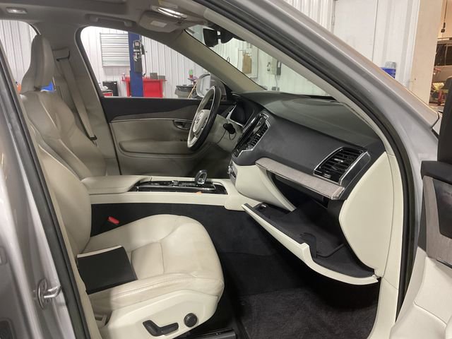 Used 2023 Volvo XC90 B5 Plus image 13