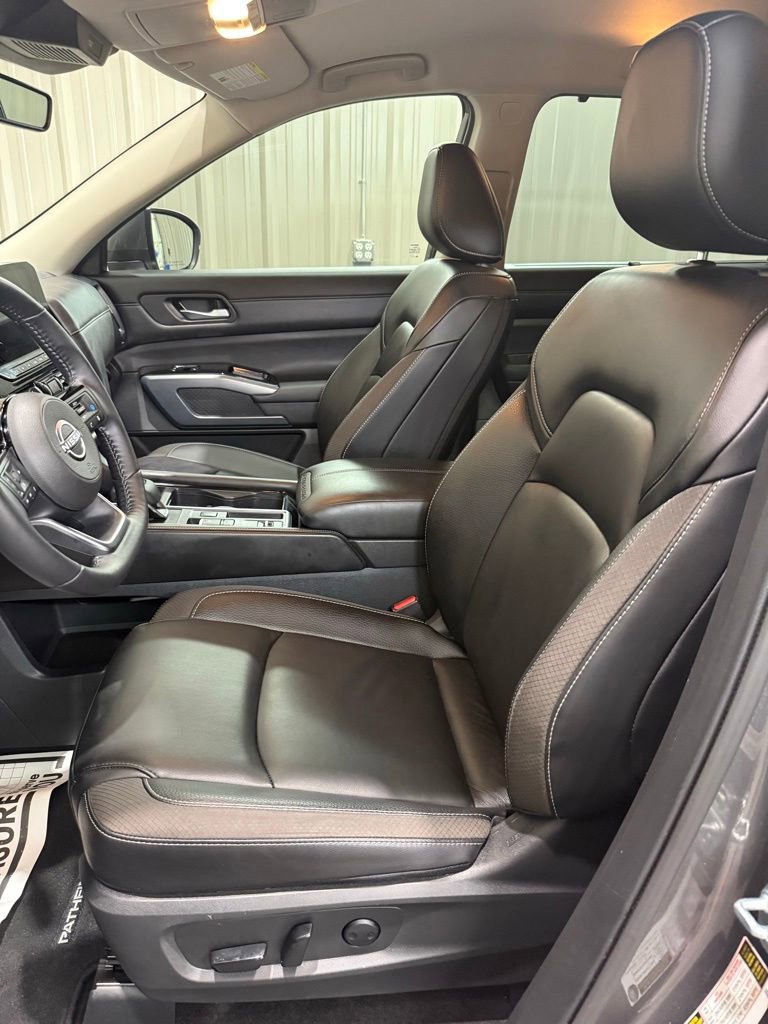 Used 2025 Nissan Pathfinder SL FWD image 15