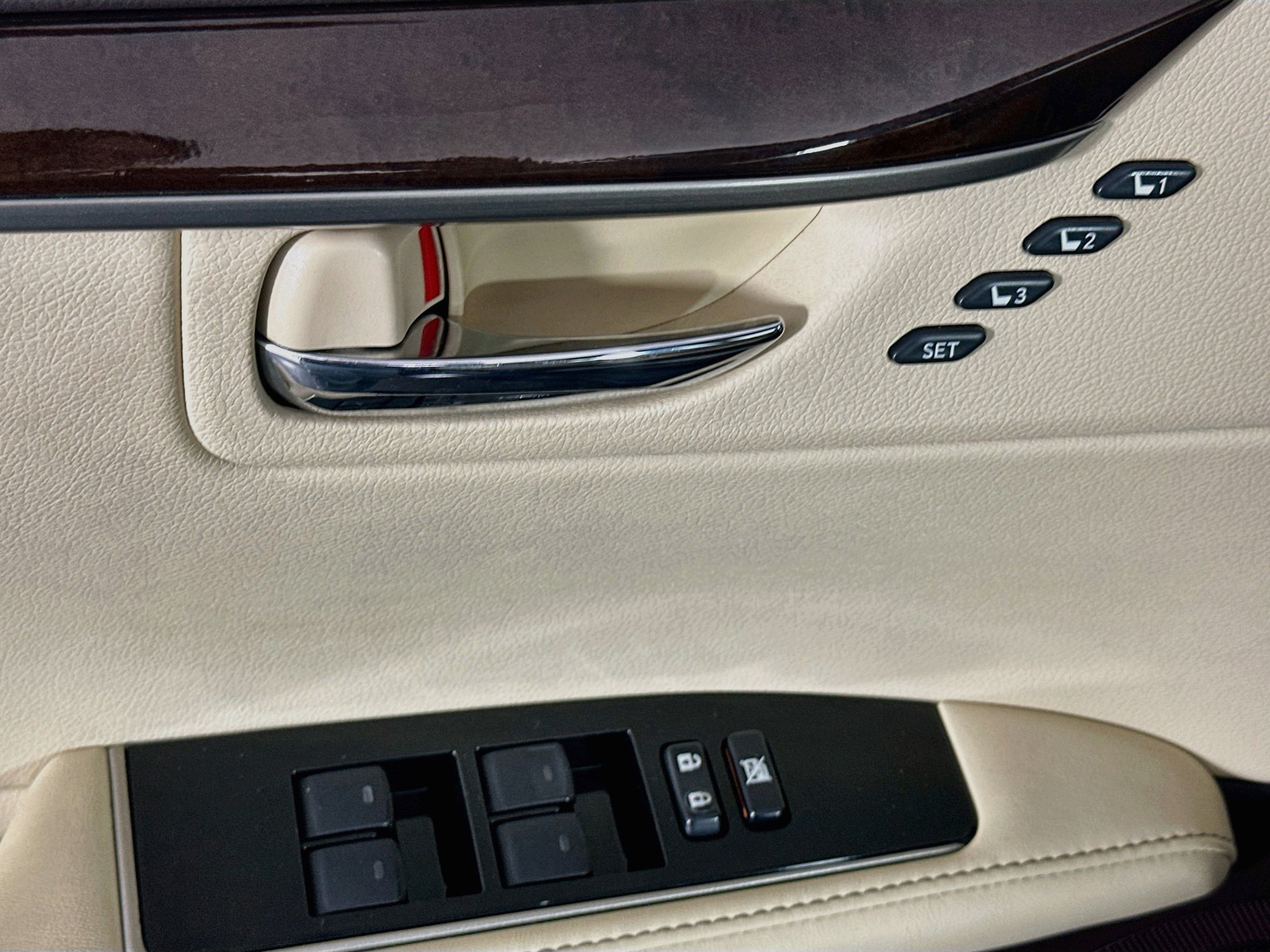 Used 2016 Lexus ES 350 w/ Ultra Luxury Package FWD image 15
