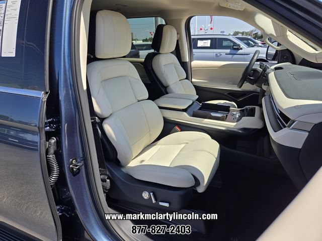 New 2027 Lincoln Navigator Premiere AWD/4WD image 14