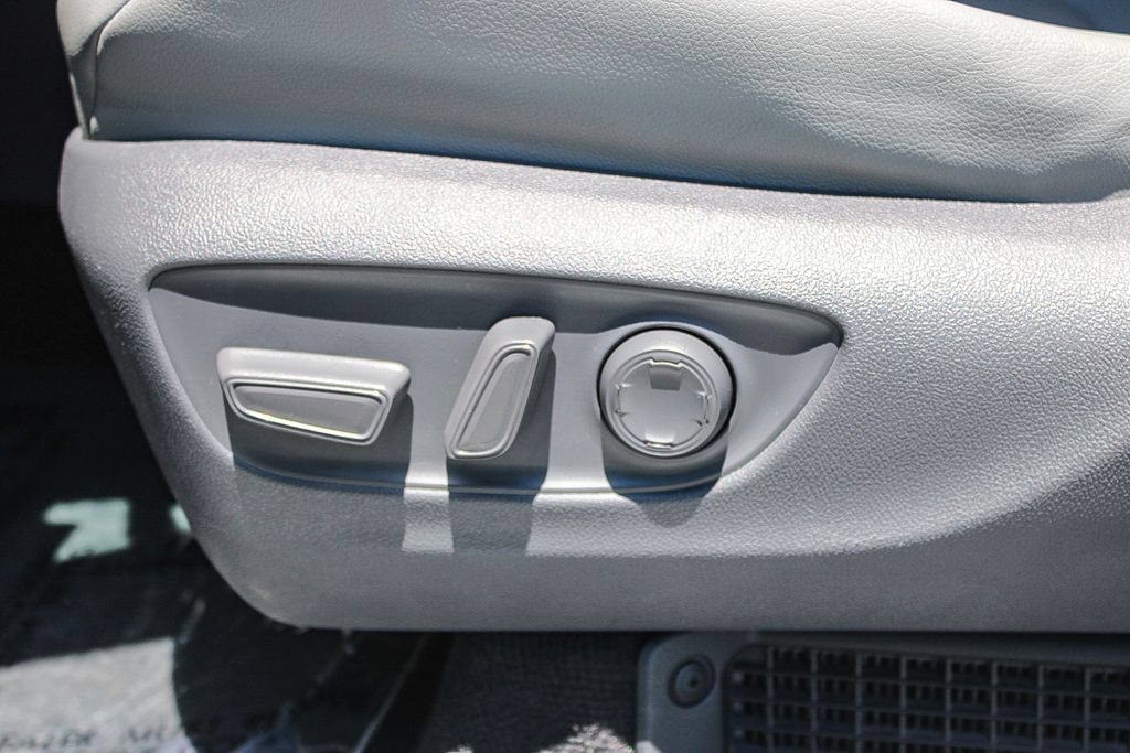 Used 2021 Toyota Sienna XLE w/ XLE Plus Package FWD image 21