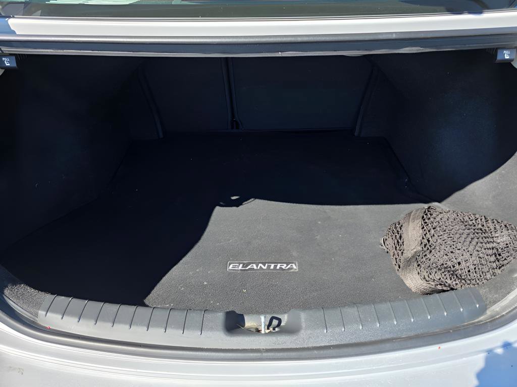 Used 2017 Hyundai Elantra Limited w/ Limited Tech Package 04 image 14