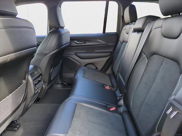 New 2025 Jeep Grand Cherokee Altitude image 17
