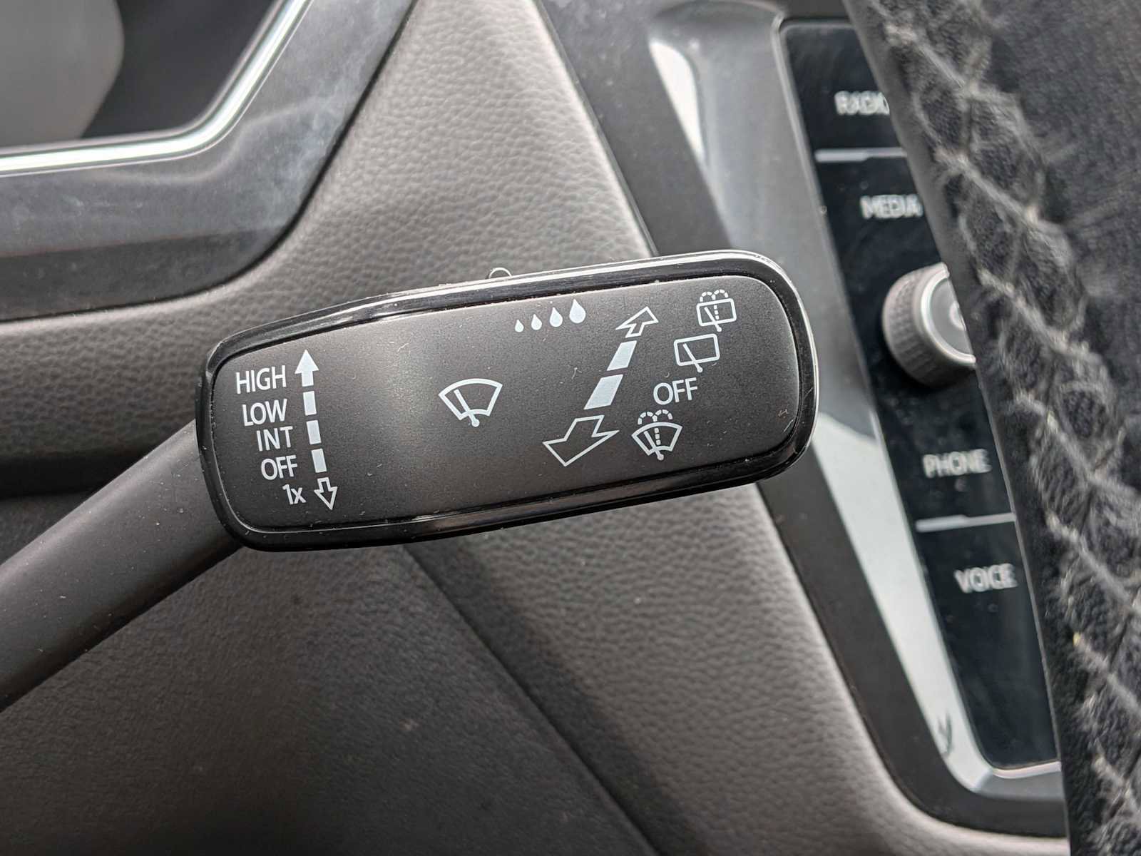 Used 2019 Volkswagen Tiguan SEL AWD/4WD image 25
