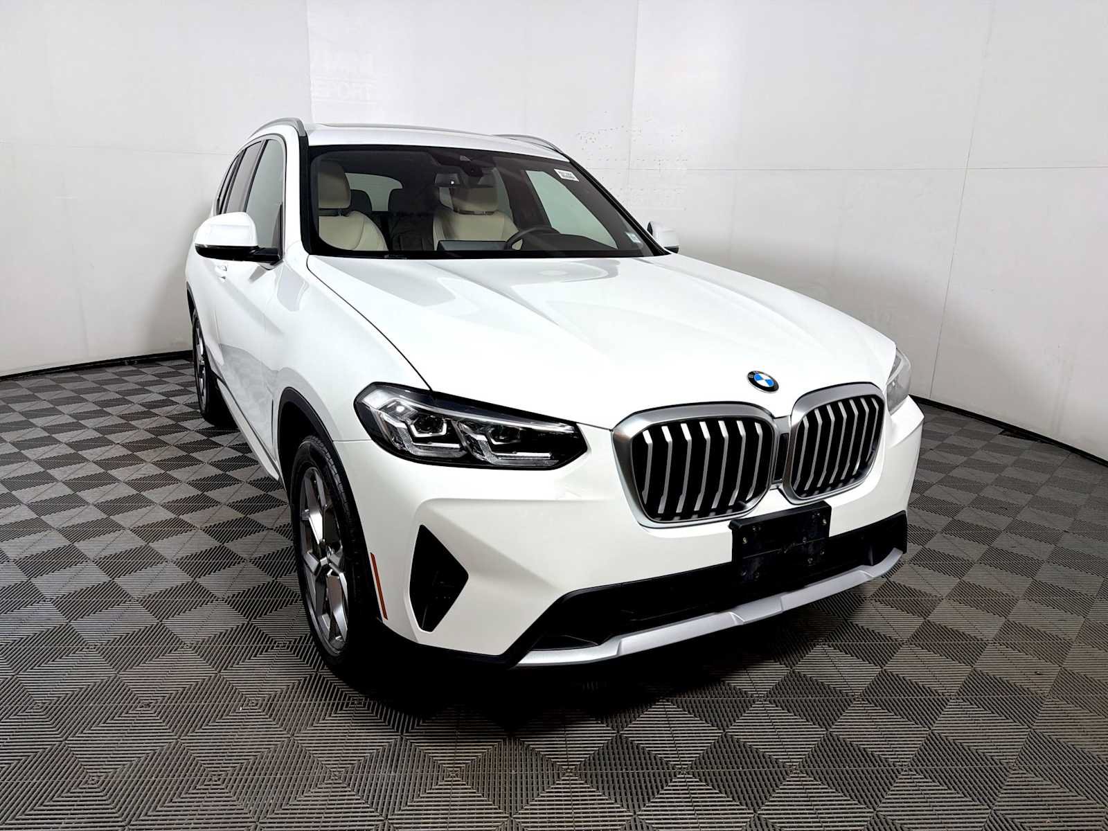 Used 2024 BMW X3 xDrive30i w/ Convenience Package AWD/4WD image 2