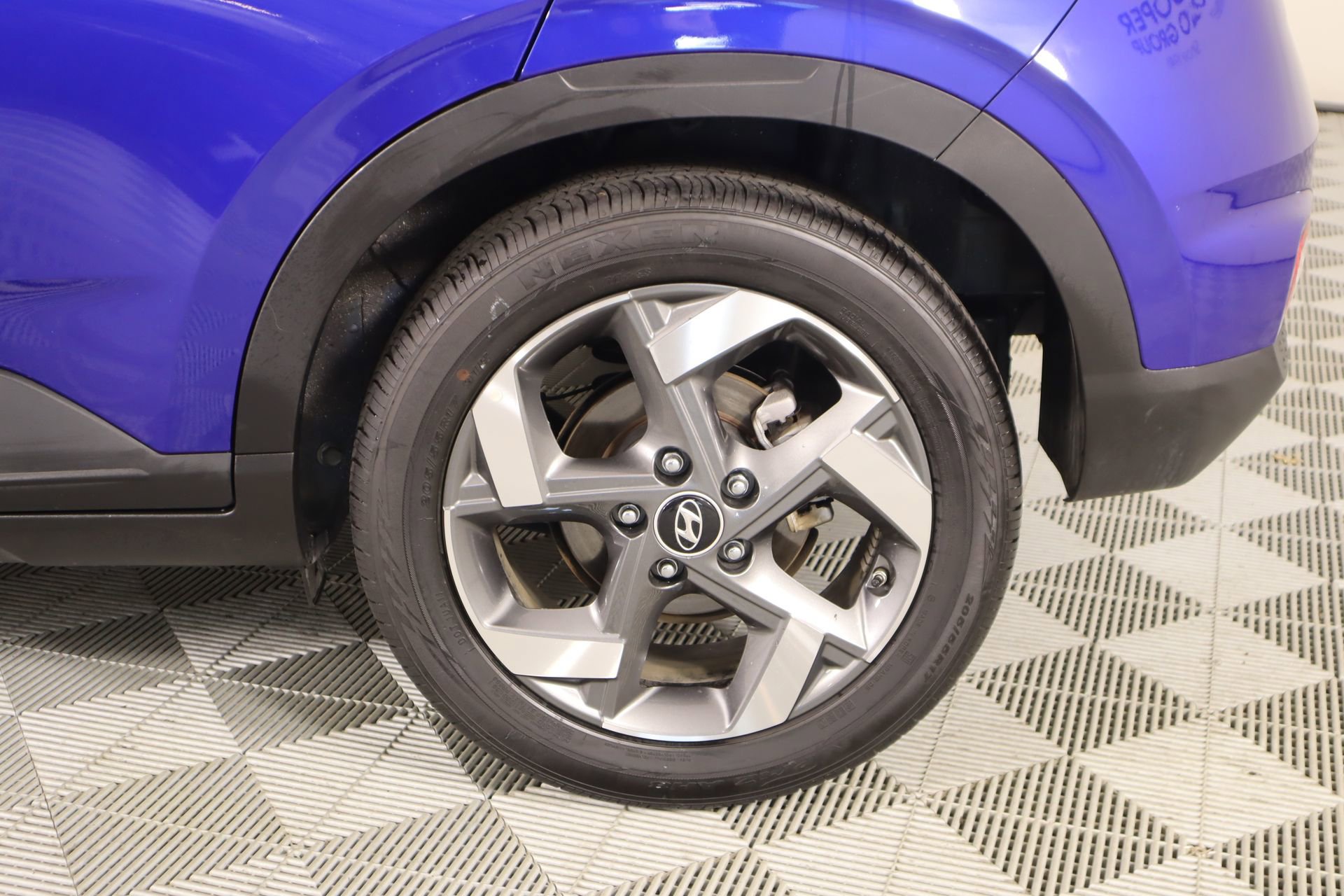 Used 2025 Hyundai Venue SEL image 17