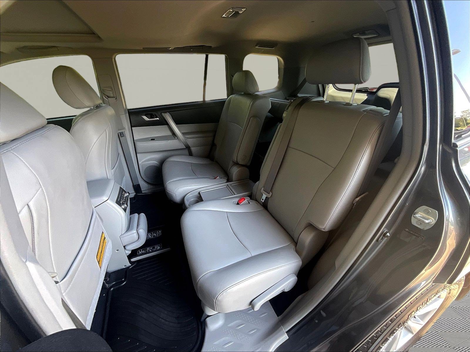 Used 2013 Toyota Highlander SE AWD/4WD image 21