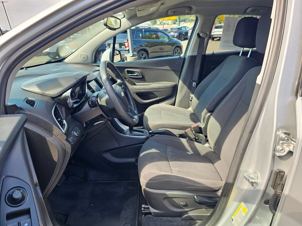 Used 2020 Chevrolet Trax LS w/ Tint and Cruise Package AWD/4WD image 19