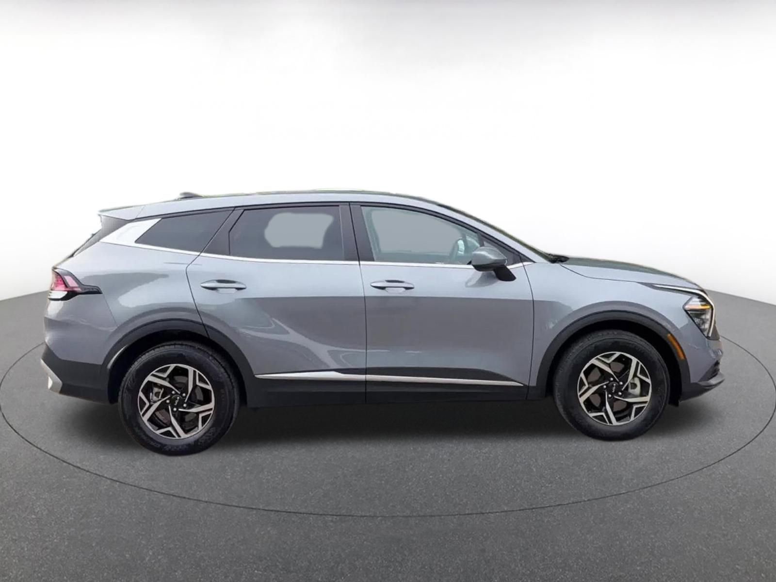 Used 2025 Kia Sportage LX AWD/4WD image 16