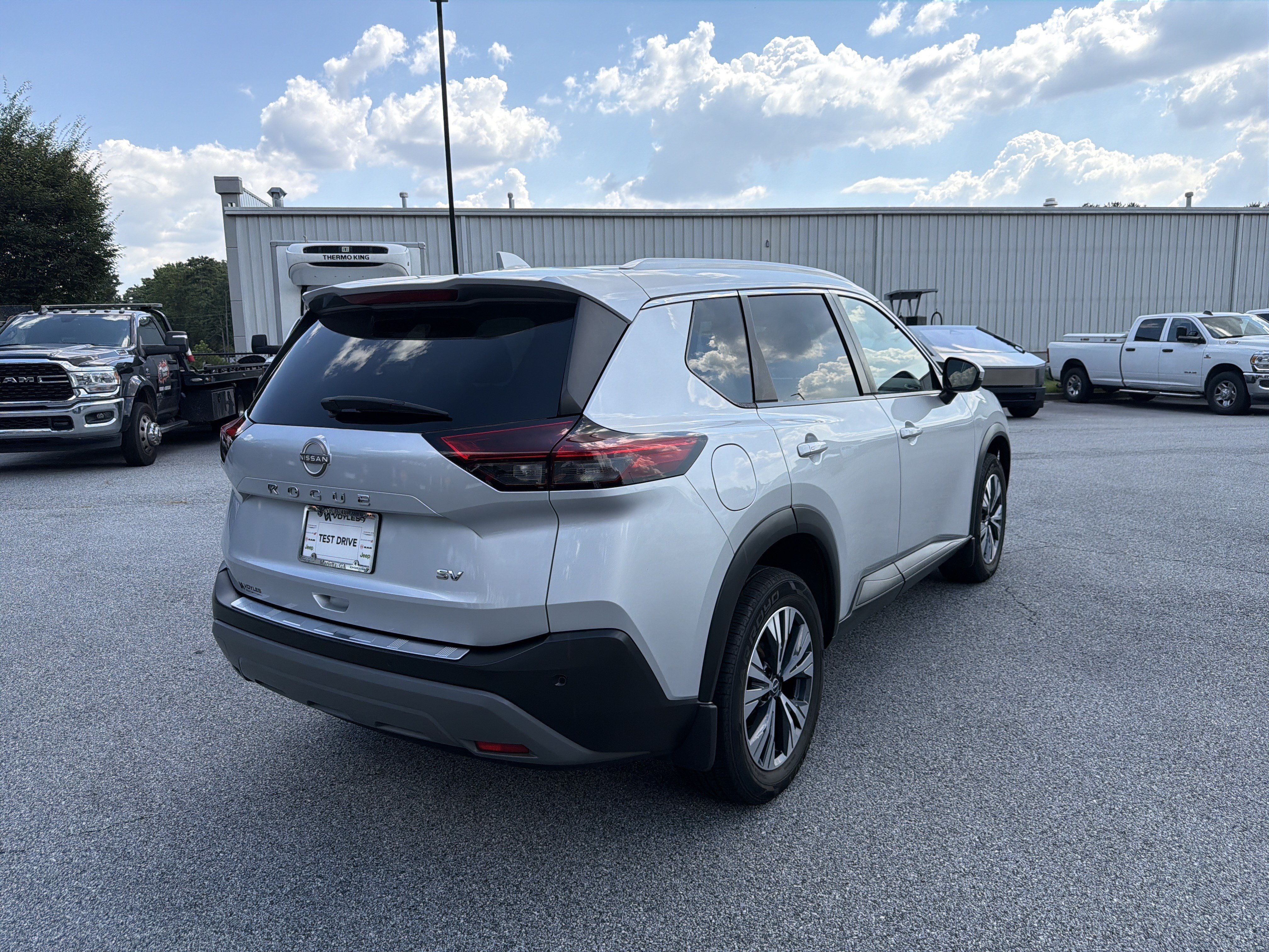 Used 2022 Nissan Rogue SV w/ SV Premium Package FWD image 8
