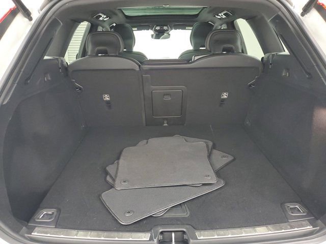 Used 2022 Volvo XC60 B6 R-Design image 8