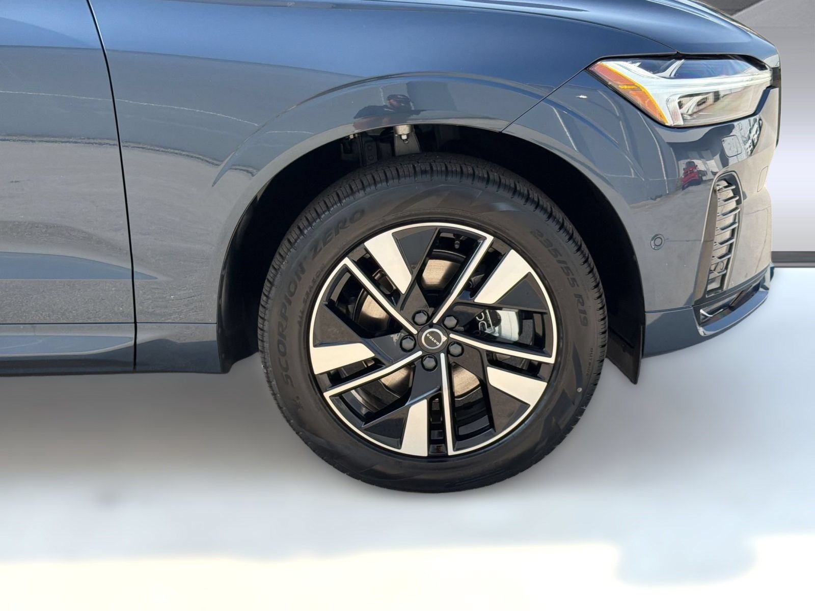 New 2026 Volvo XC60 B5 Plus w/ Climate Package AWD/4WD image 11