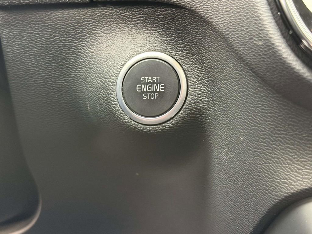 Used 2023 Volvo XC40 B5 Plus w/ Driver Assist Package image 25