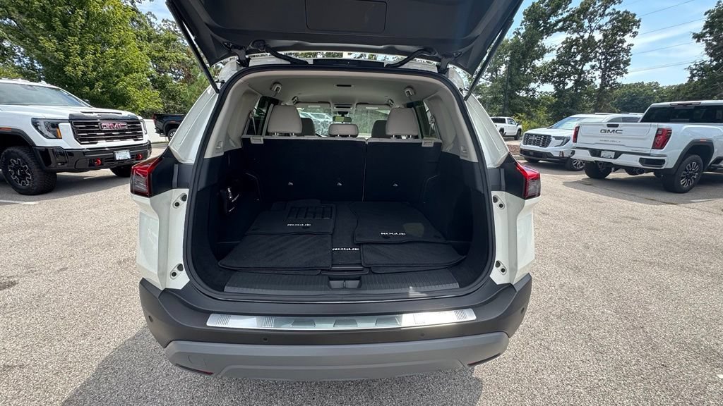 Used 2023 Nissan Rogue SV FWD image 4