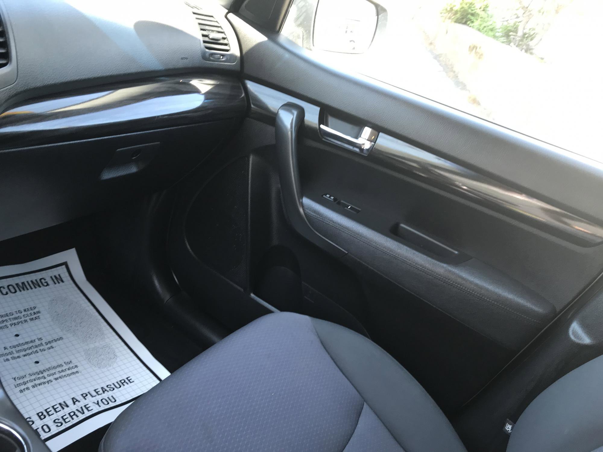 Used 2013 Kia Sorento LX image 14