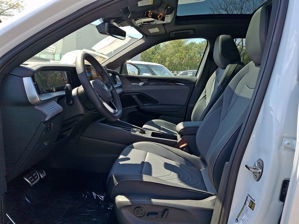 New 2026 Volkswagen Tiguan SE R-Line AWD/4WD image 9